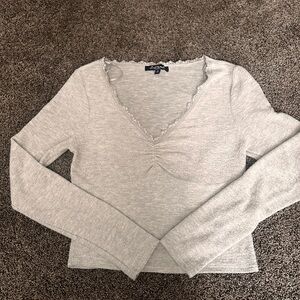 Women’s Light Gray Long Sleeve V-Neck Top Size Medium 0203